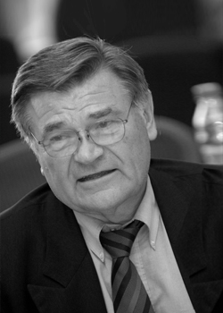 Secretary-General Harald Rømer