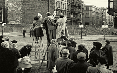 People at the Berlin Wall in West Berlin (Bernauerstrasse)