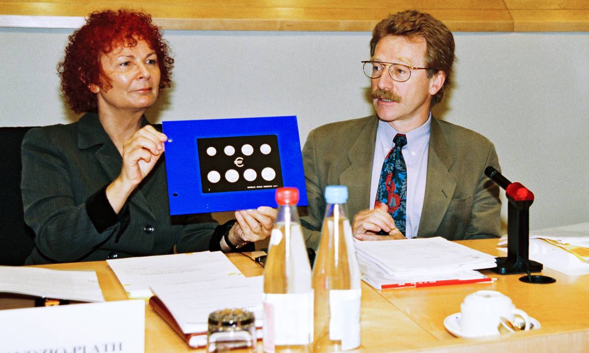 1657329175237_19970700_008_015_edited.jpg