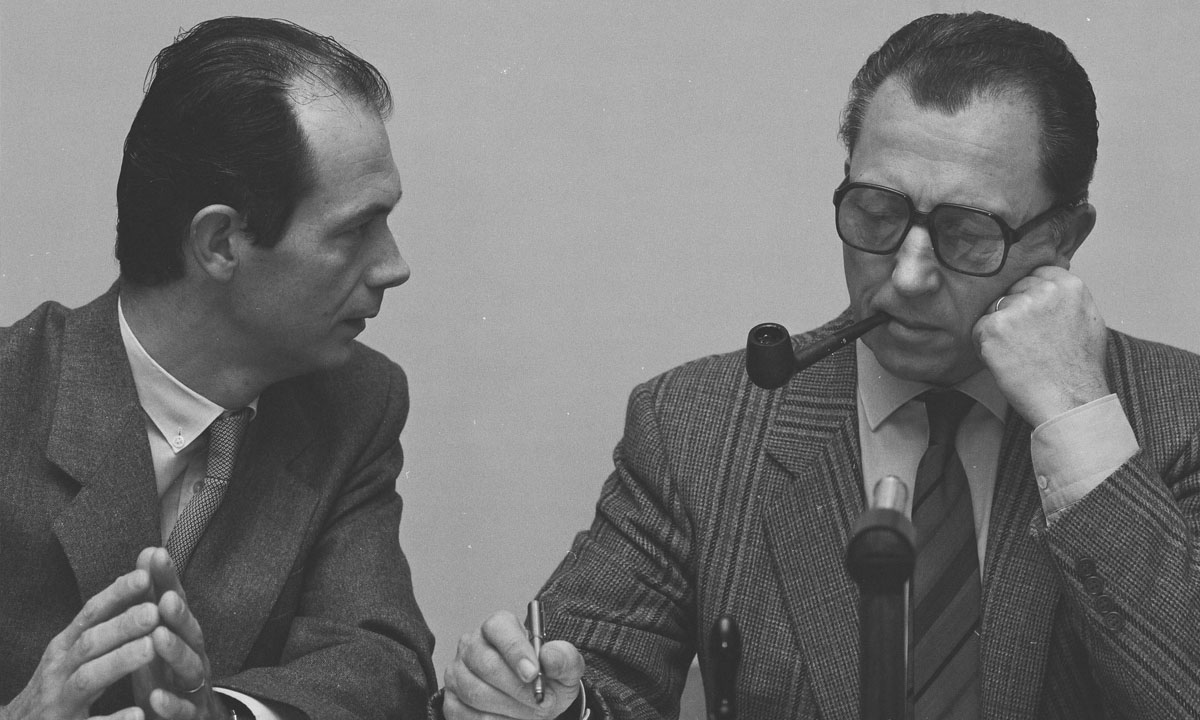 Conversation between Jacques Delors, on the left, and Pascal Lamy his Head of cabinet, 1984 .jpg
