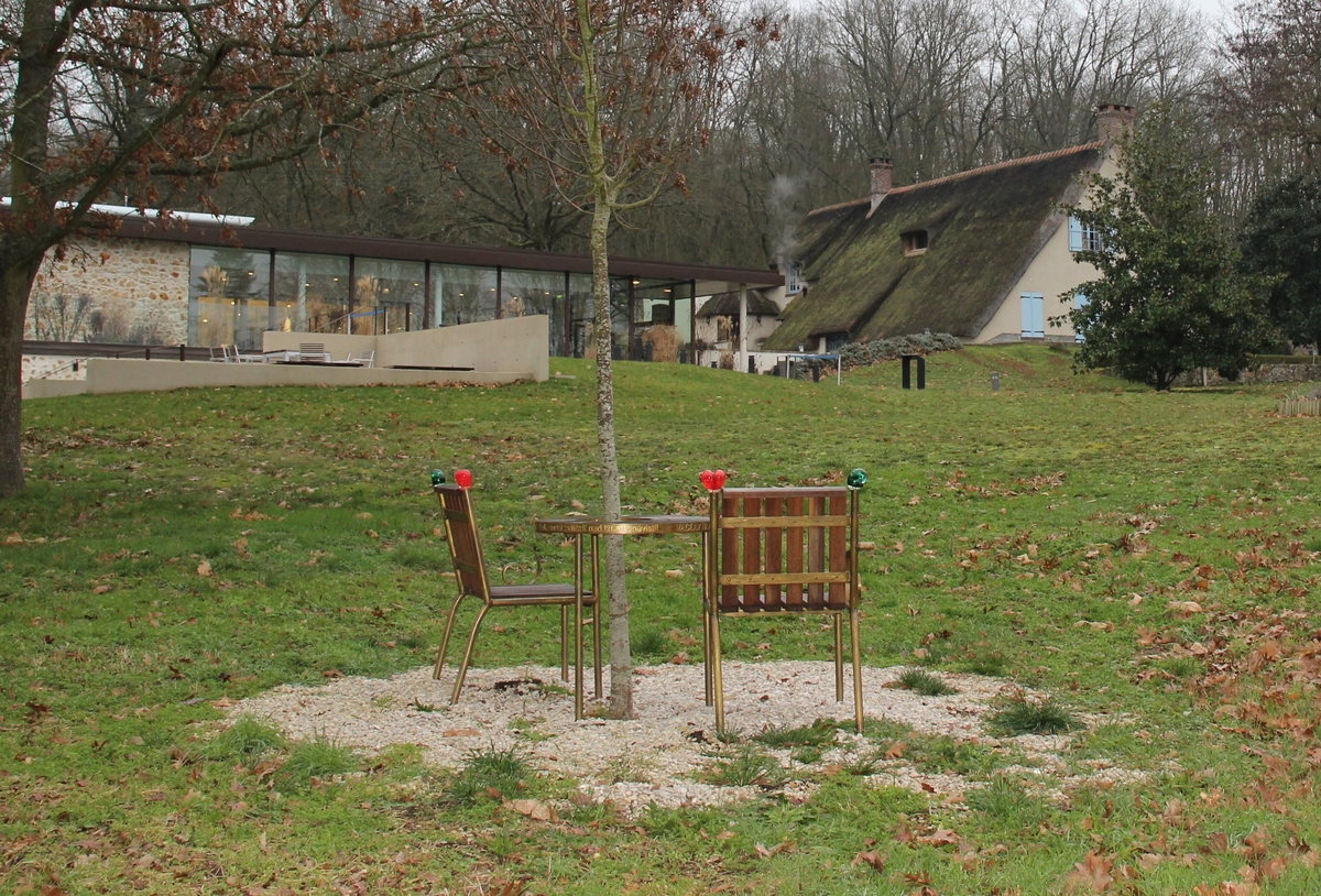 Václav Havel bench, Jean Monnet House